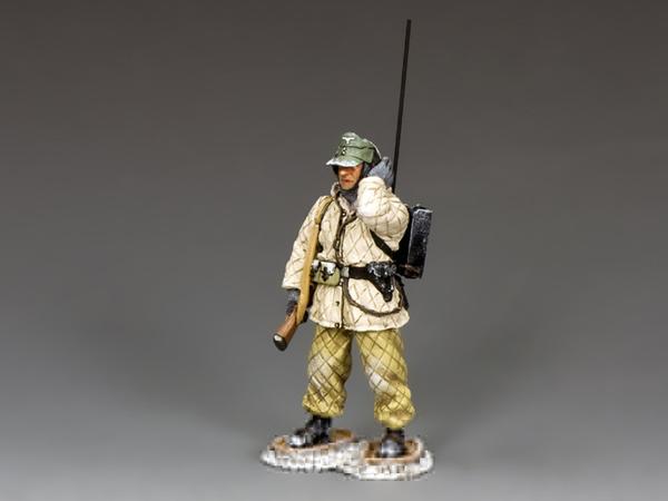 BBG106 - Fallschirmjager Radio Operator, Battle of the Bulge German - Piers Christian Toy Soldiers
